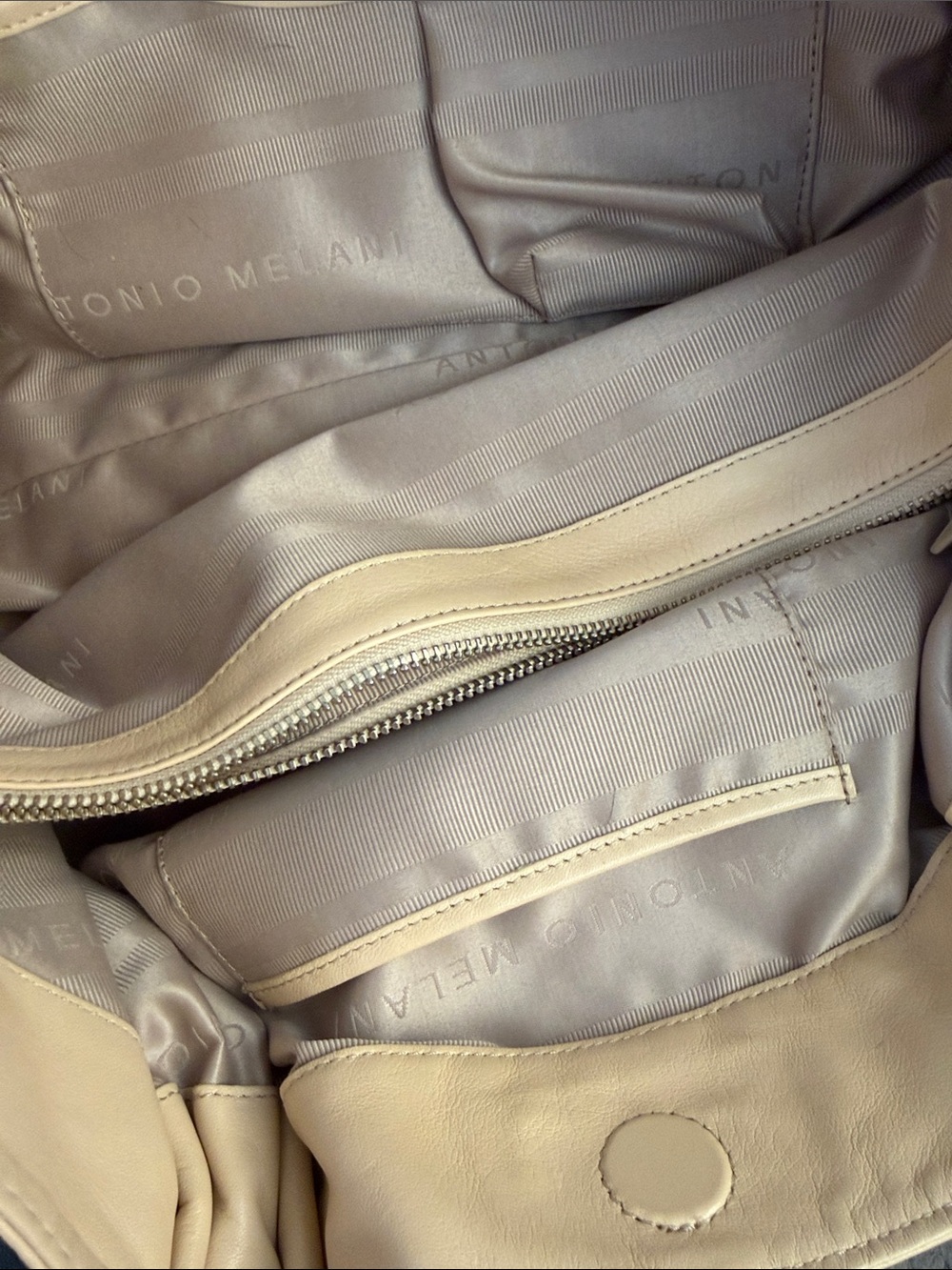 ANTONIO MELANI Cream Leather Gathered Shoulder Tote - Picture 5 of 7